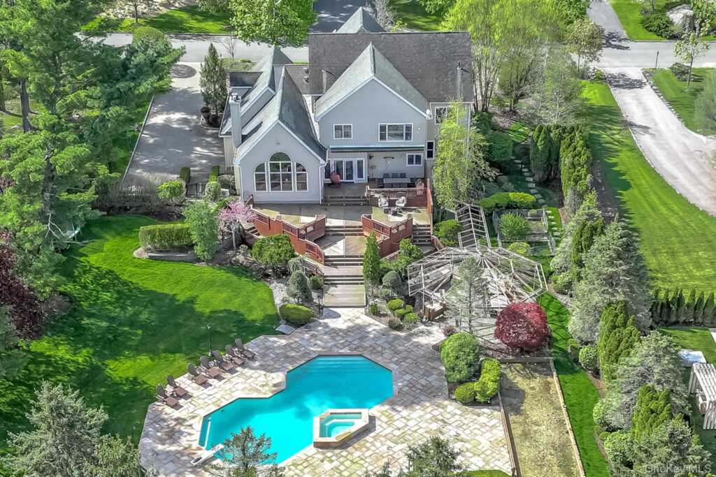4 Birdie Drive, Suffern, NY 10901 - Photo 2 of 39