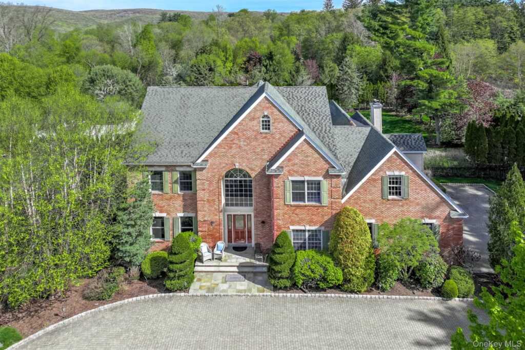 4 Birdie Drive, Suffern, NY 10901 - Photo 3 of 39