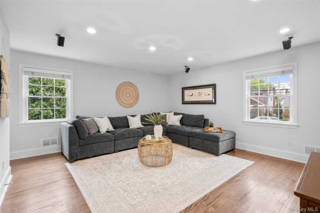 213 N Barry Avenue, Rye, NY 10543 - Photo 14 of 47
