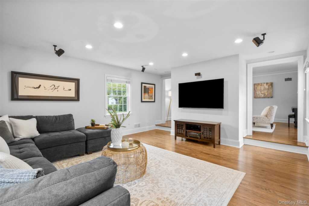 213 N Barry Avenue, Rye, NY 10543 - Photo 15 of 47