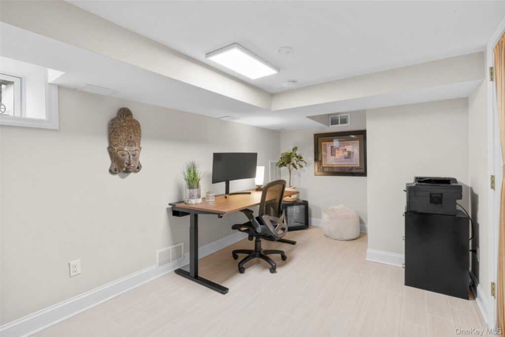 213 N Barry Avenue, Rye, NY 10543 - Photo 28 of 47