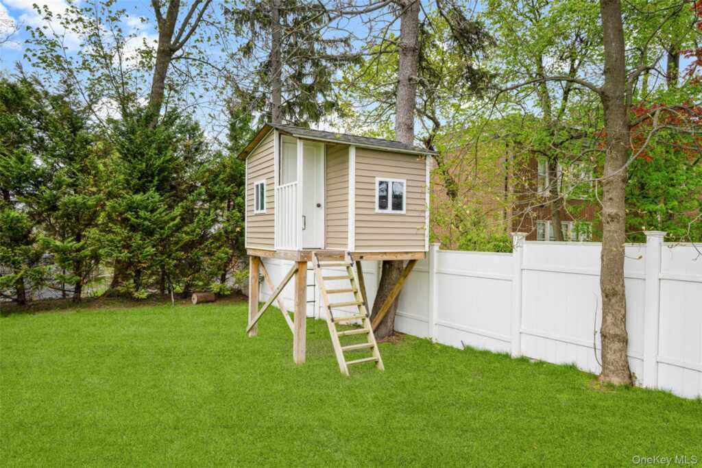 213 N Barry Avenue, Rye, NY 10543 - Photo 33 of 47