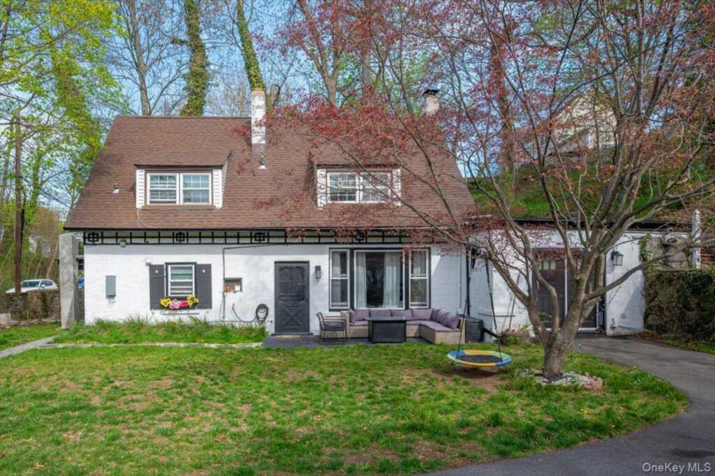25 Whitewood Avenue, New Rochelle, NY 10805