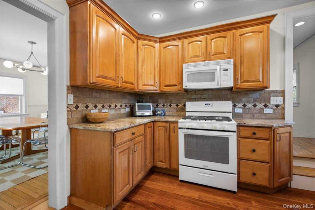 54 Ogden Avenue, White Plains, NY 10605 - Photo 15 of 47