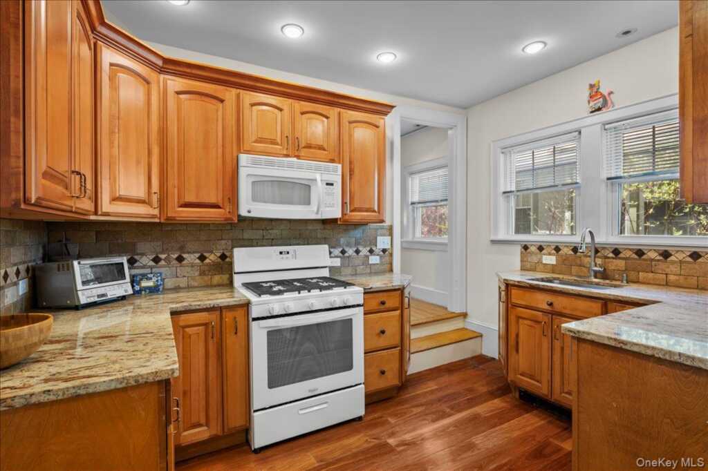 54 Ogden Avenue, White Plains, NY 10605 - Photo 16 of 47