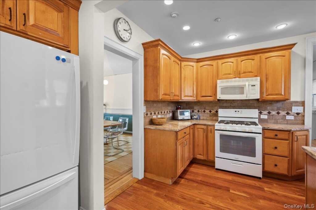 54 Ogden Avenue, White Plains, NY 10605 - Photo 17 of 47