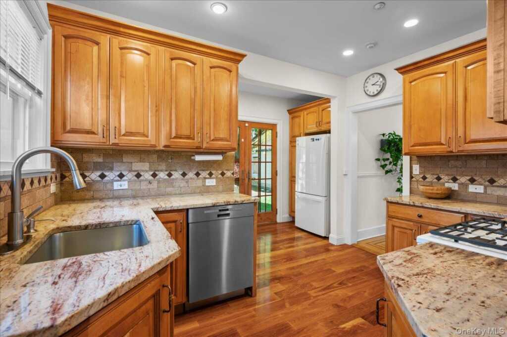 54 Ogden Avenue, White Plains, NY 10605 - Photo 18 of 47