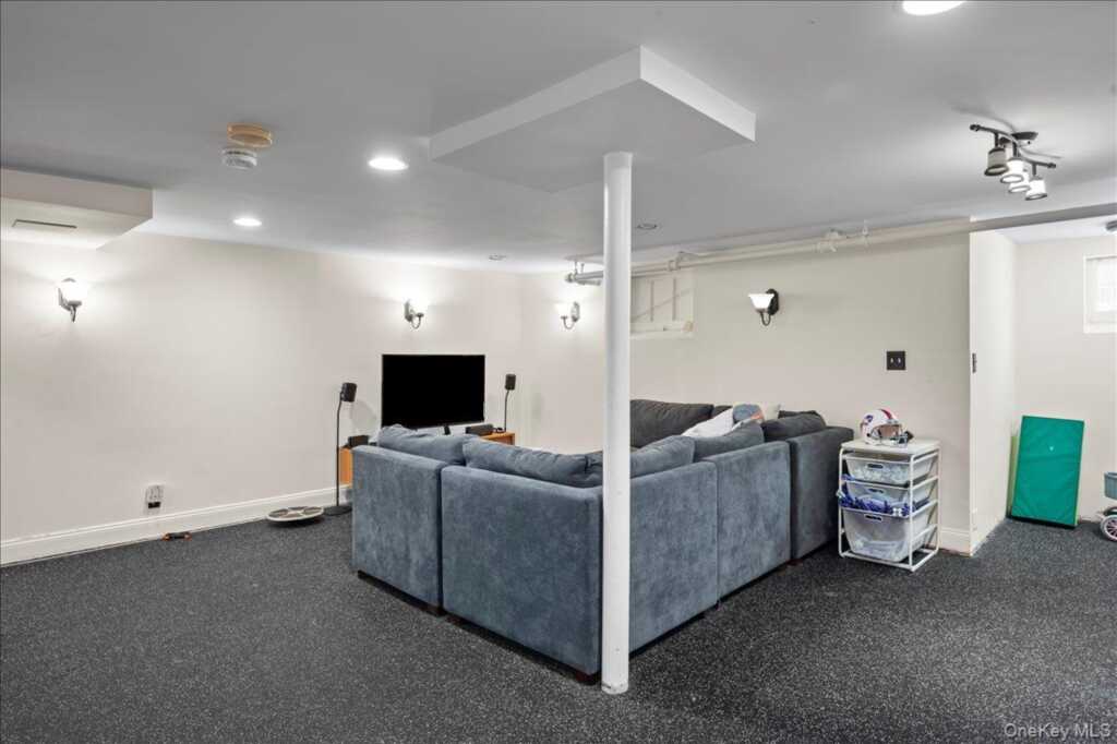 54 Ogden Avenue, White Plains, NY 10605 - Photo 34 of 47