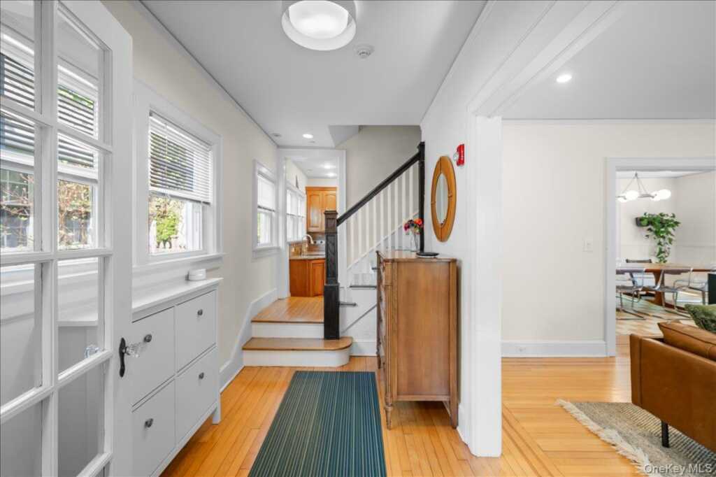 54 Ogden Avenue, White Plains, NY 10605 - Photo 4 of 47