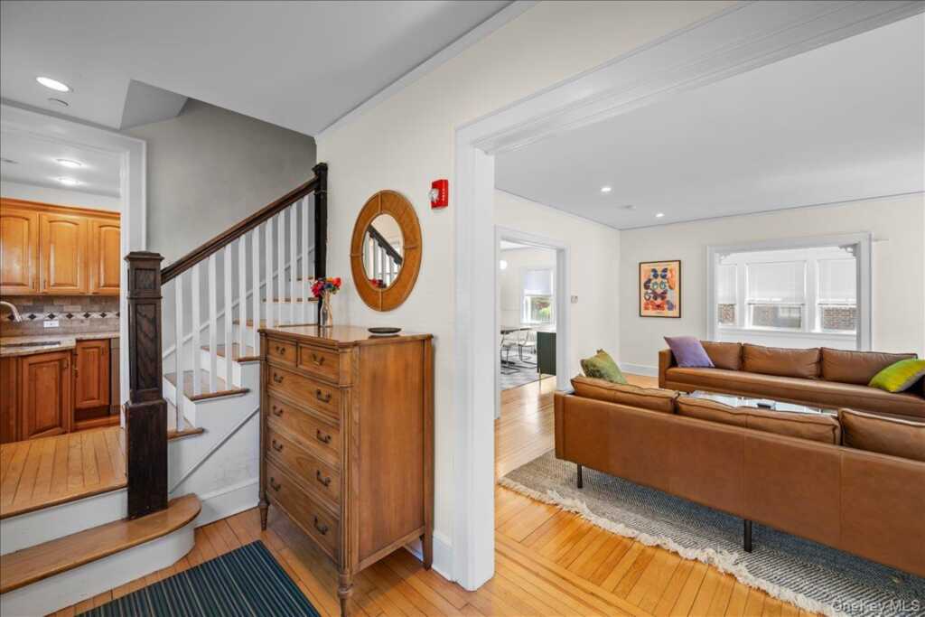 54 Ogden Avenue, White Plains, NY 10605 - Photo 5 of 47