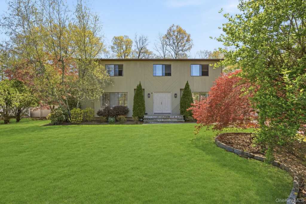 26 Devonshire Dr, White Plains, NY 10605