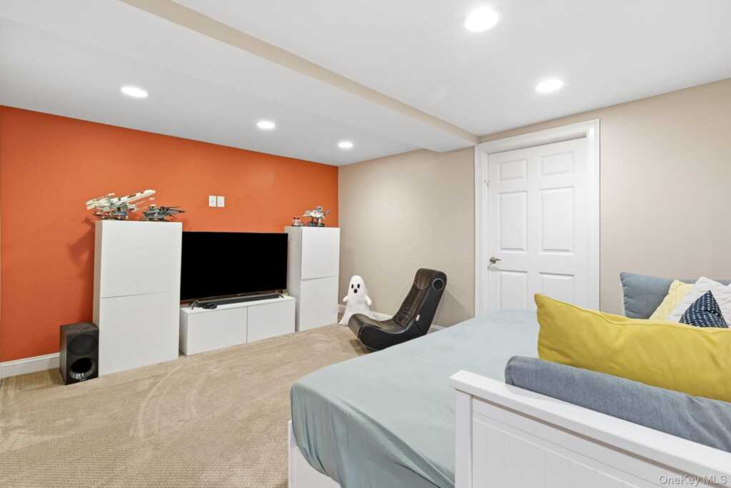 26 Devonshire Dr, White Plains, NY 10605 - Photo 30 of 37