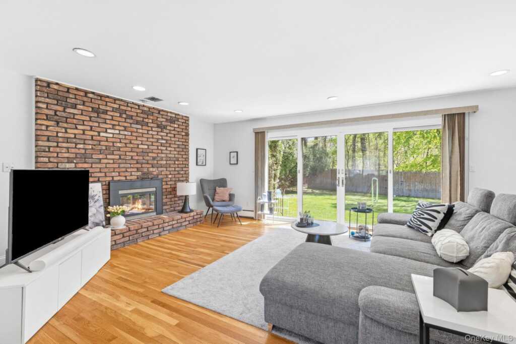 26 Devonshire Dr, White Plains, NY 10605 - Photo 9 of 37