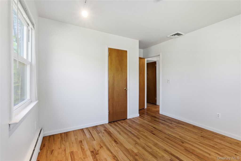 400 S Little Tor Road, New City, NY 10956 - Photo 11 of 18