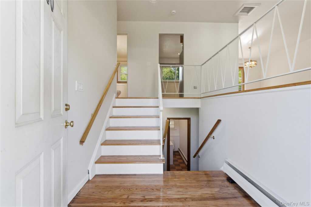 400 S Little Tor Road, New City, NY 10956 - Photo 2 of 18