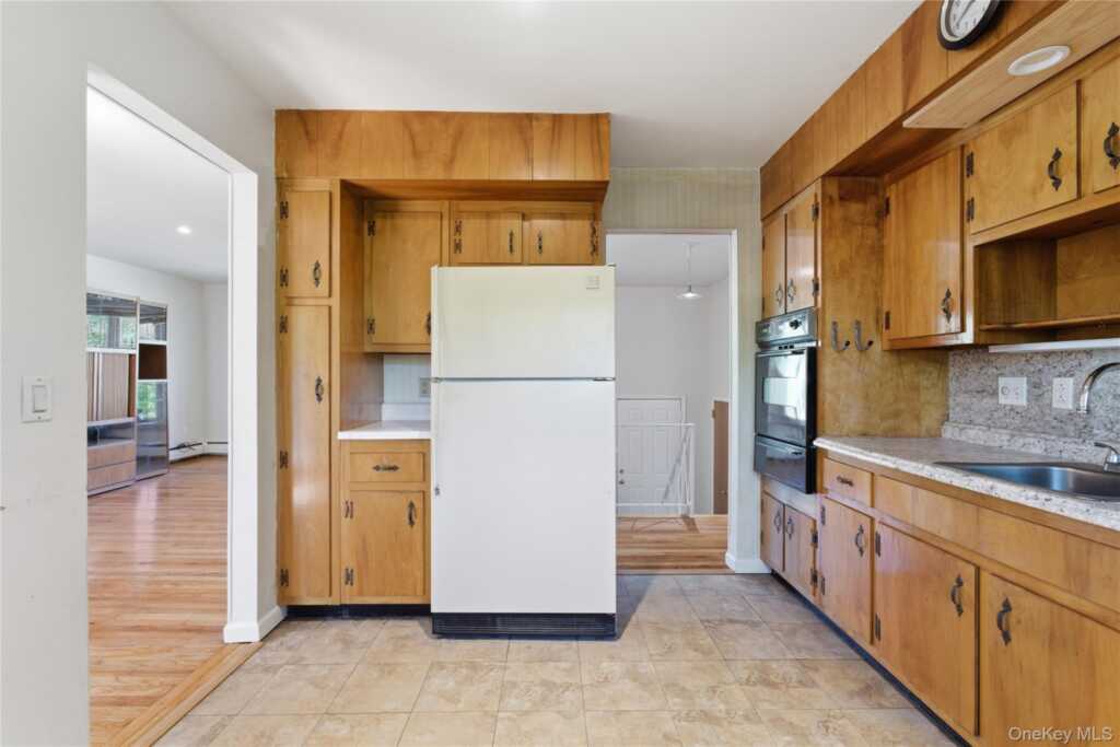 400 S Little Tor Road, New City, NY 10956 - Photo 5 of 18