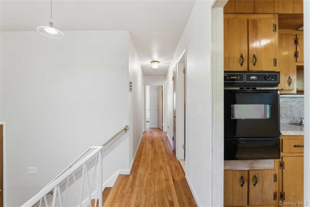 400 S Little Tor Road, New City, NY 10956 - Photo 6 of 18