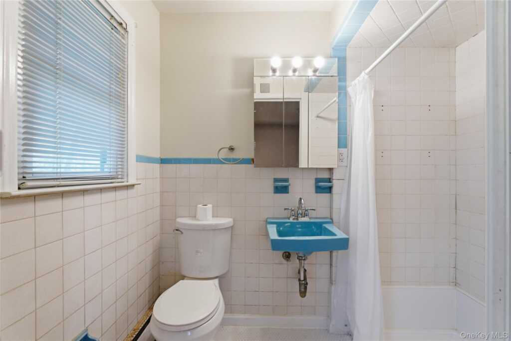 400 S Little Tor Road, New City, NY 10956 - Photo 8 of 18