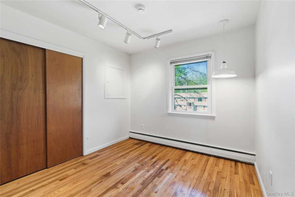 400 S Little Tor Road, New City, NY 10956 - Photo 9 of 18