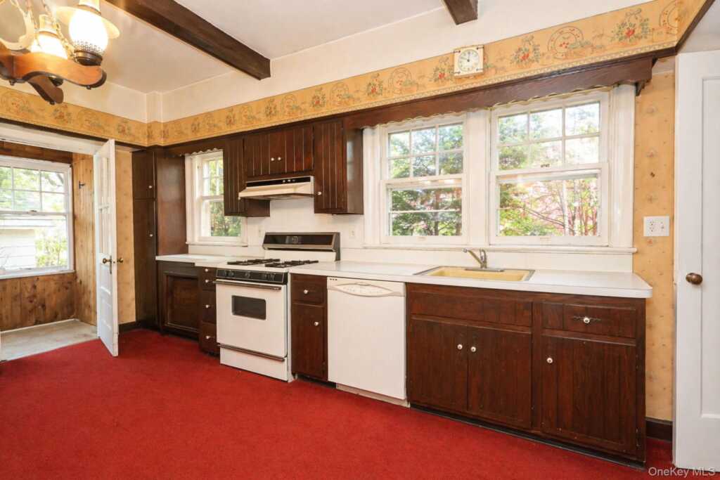 211 Old Middletown Road, Pearl River, NY 10965 - Photo 12 of 38