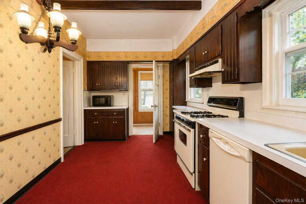 211 Old Middletown Road, Pearl River, NY 10965 - Photo 13 of 38