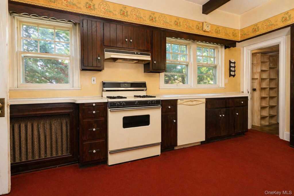 211 Old Middletown Road, Pearl River, NY 10965 - Photo 15 of 38