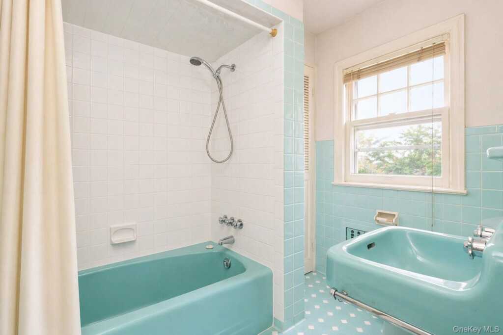 211 Old Middletown Road, Pearl River, NY 10965 - Photo 20 of 38