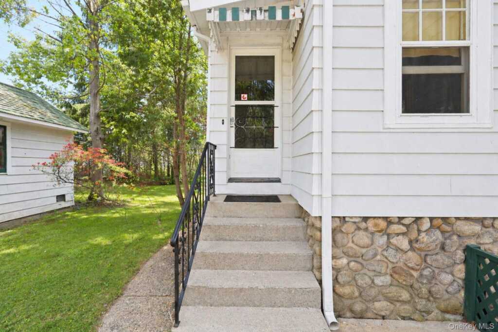211 Old Middletown Road, Pearl River, NY 10965 - Photo 30 of 38