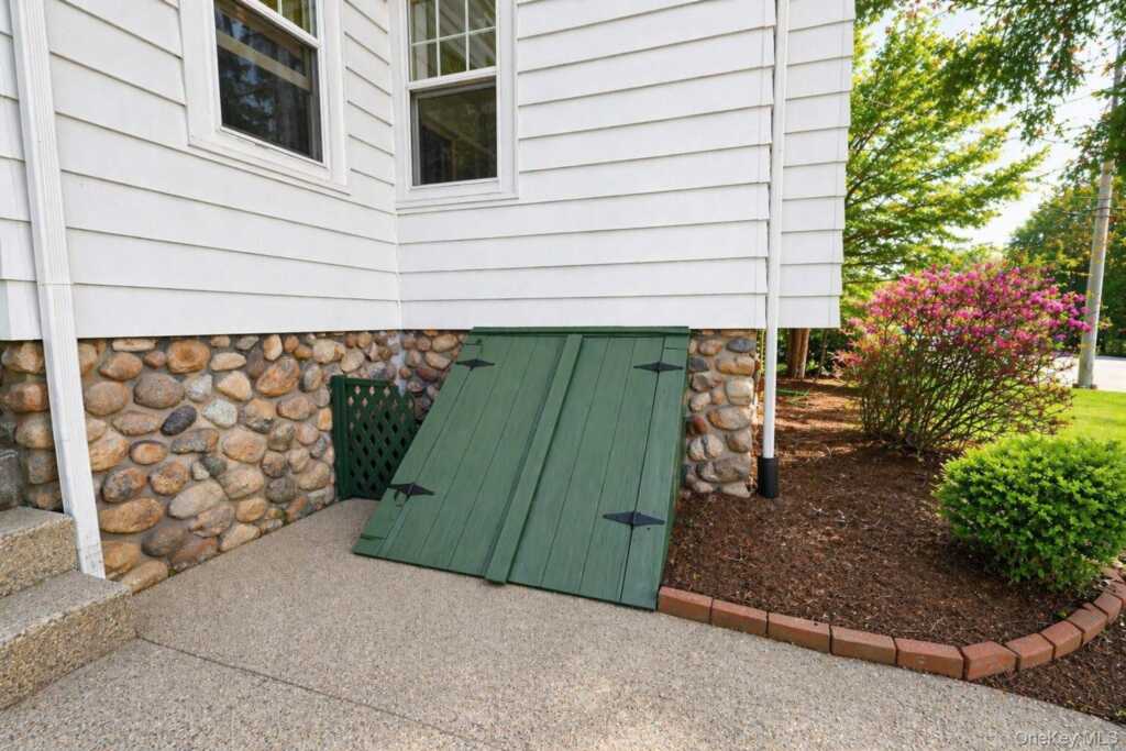 211 Old Middletown Road, Pearl River, NY 10965 - Photo 34 of 38
