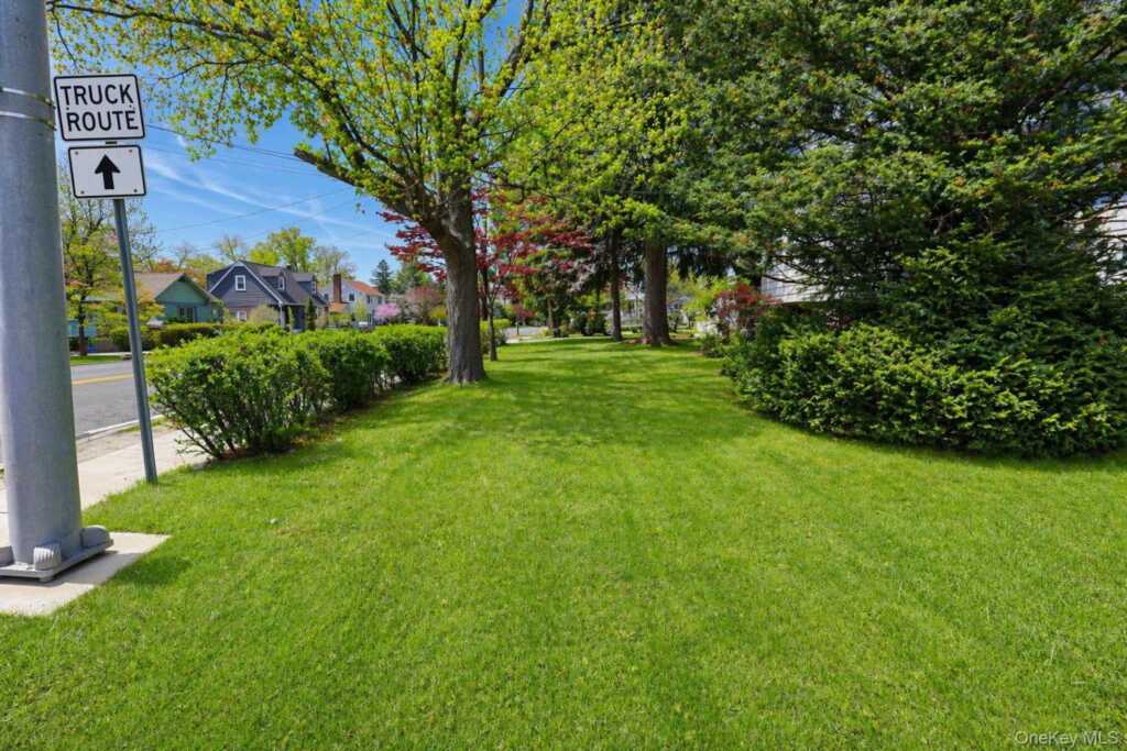 211 Old Middletown Road, Pearl River, NY 10965 - Photo 37 of 38