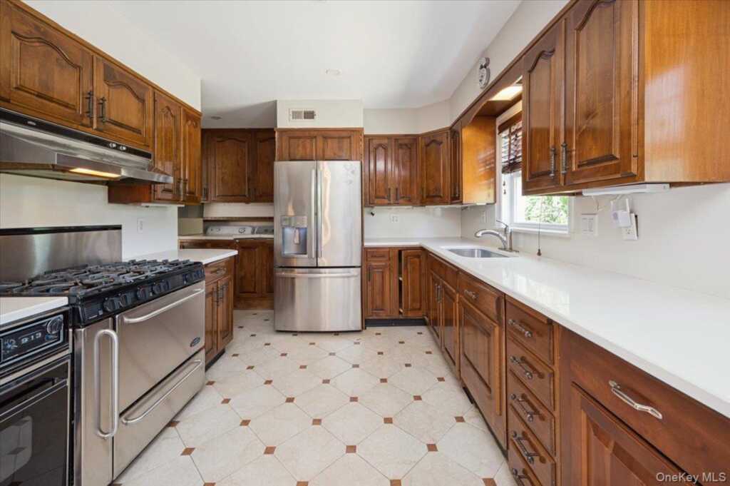 1 Windingwood Road, Rye, NY 10573 - Photo 7 of 22