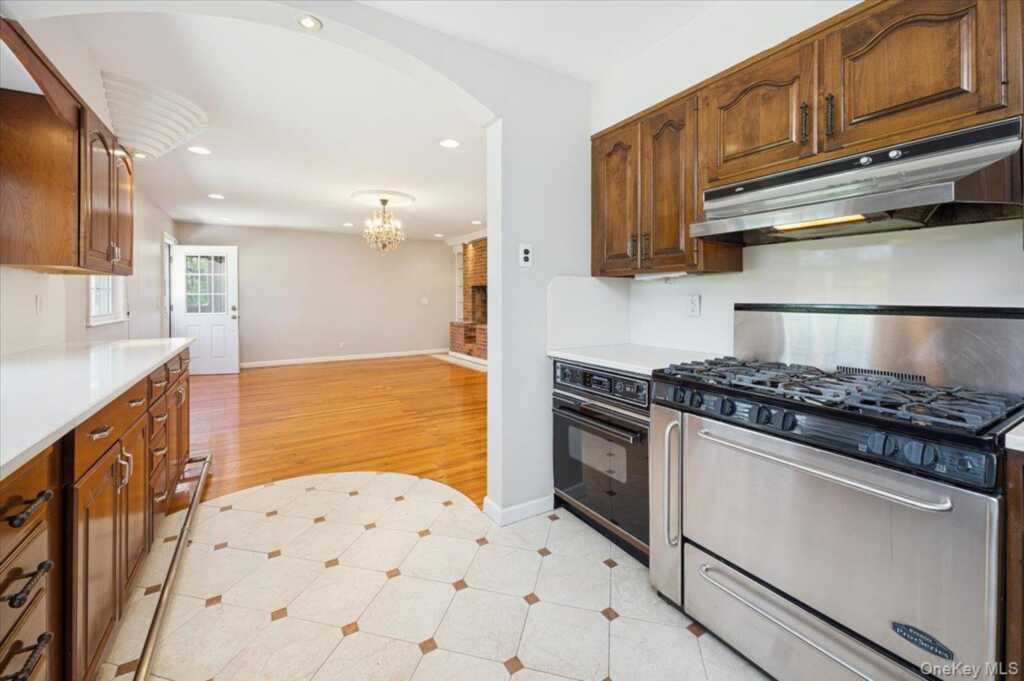 1 Windingwood Road, Rye, NY 10573 - Photo 8 of 22