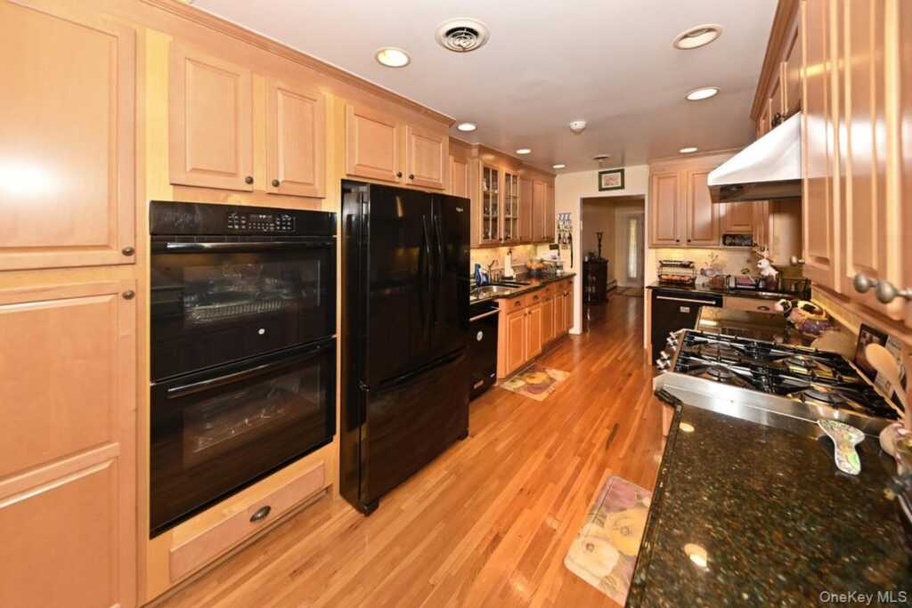 17 E Stemmer Lane, Suffern, NY 10901 - Photo 12 of 27