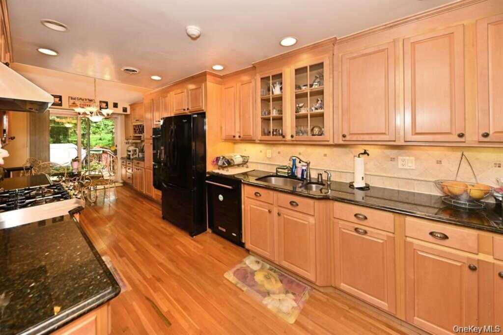 17 E Stemmer Lane, Suffern, NY 10901 - Photo 13 of 27