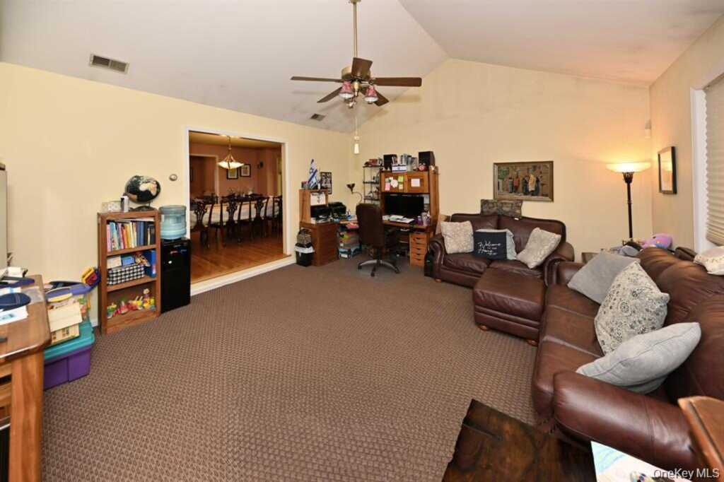 17 E Stemmer Lane, Suffern, NY 10901 - Photo 15 of 27