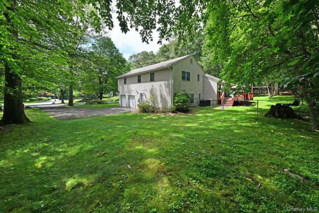 17 E Stemmer Lane, Suffern, NY 10901 - Photo 3 of 27