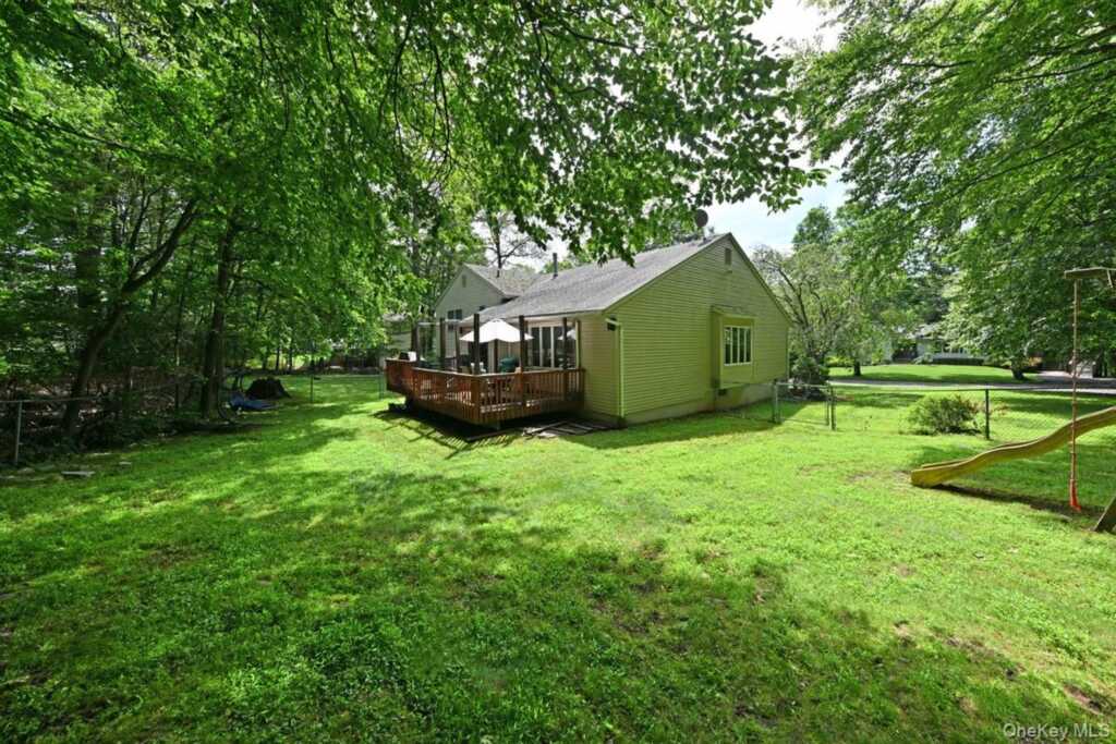 17 E Stemmer Lane, Suffern, NY 10901 - Photo 4 of 27