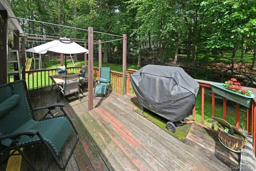 17 E Stemmer Lane, Suffern, NY 10901 - Photo 5 of 27