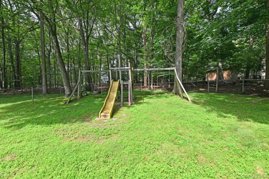 17 E Stemmer Lane, Suffern, NY 10901 - Photo 6 of 27