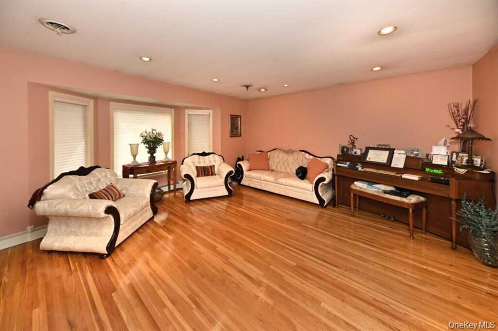 17 E Stemmer Lane, Suffern, NY 10901 - Photo 9 of 27