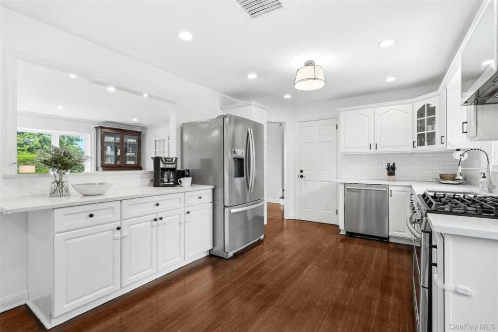 189 Lawn Terrace, Rye, NY 10543 - Photo 8 of 43