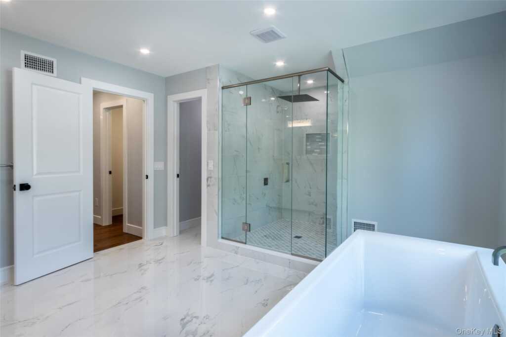 19 Beverly Road, New Rochelle, NY 10804 - Photo 11 of 40