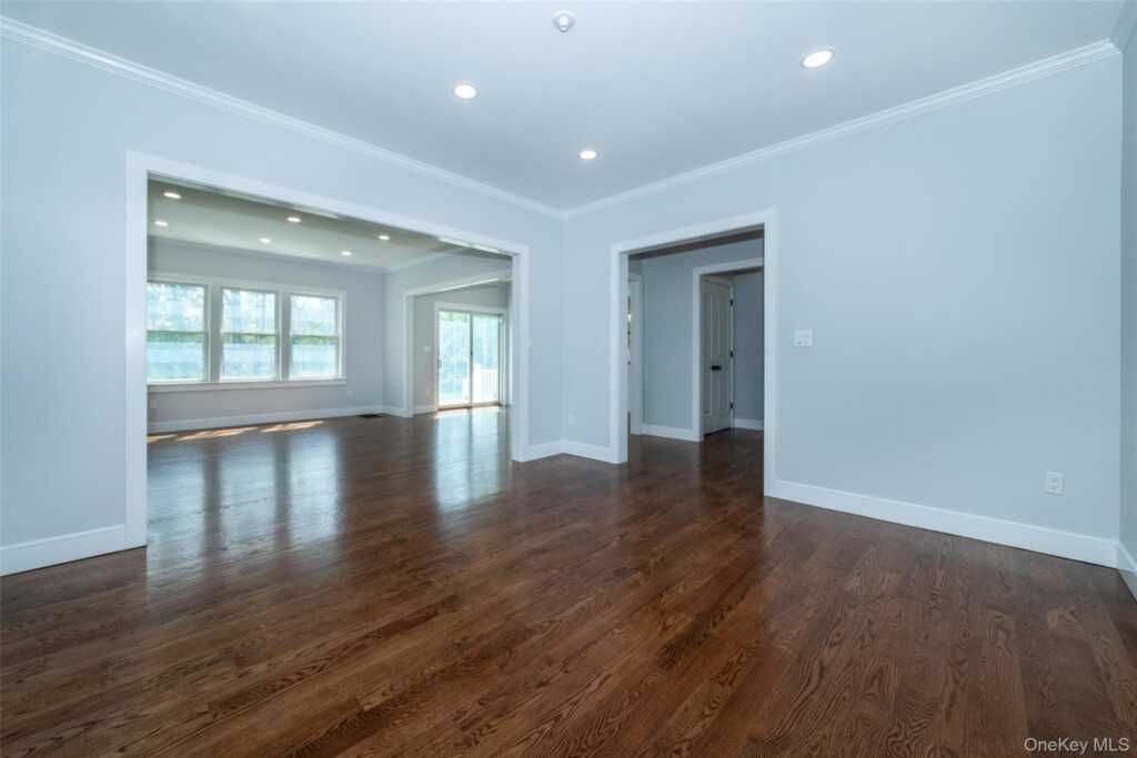 19 Beverly Road, New Rochelle, NY 10804 - Photo 12 of 40