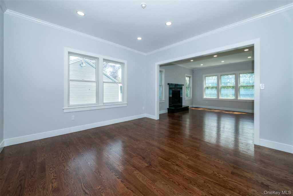 19 Beverly Road, New Rochelle, NY 10804 - Photo 13 of 40