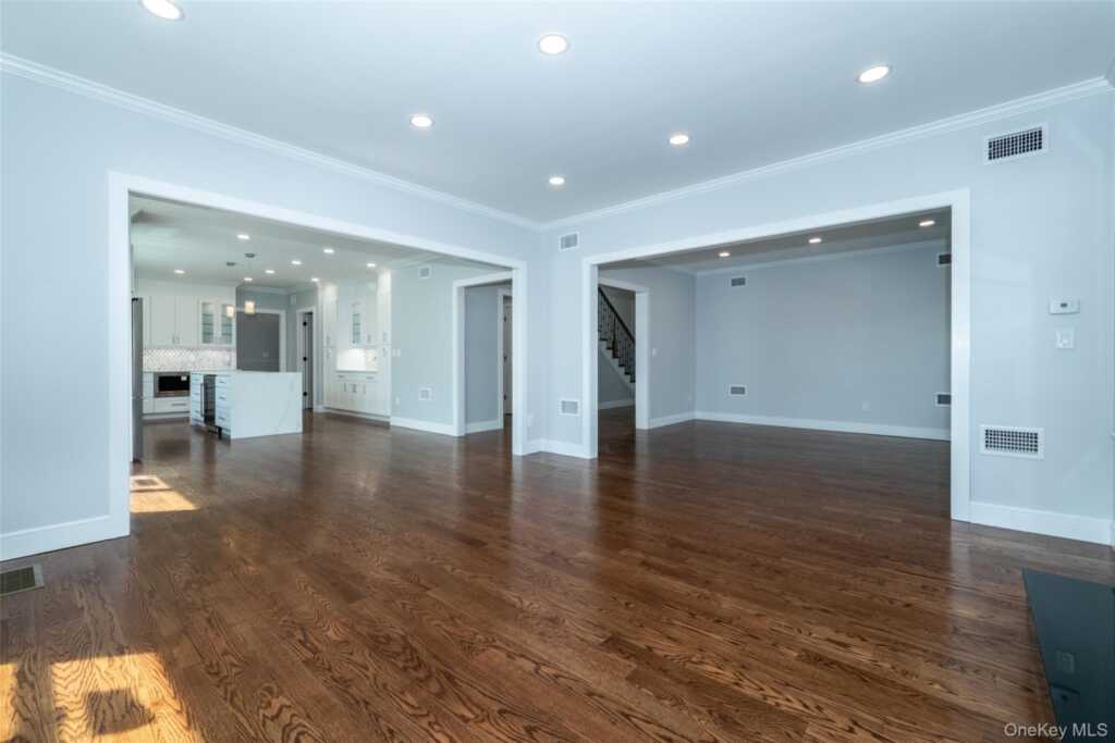 19 Beverly Road, New Rochelle, NY 10804 - Photo 16 of 40