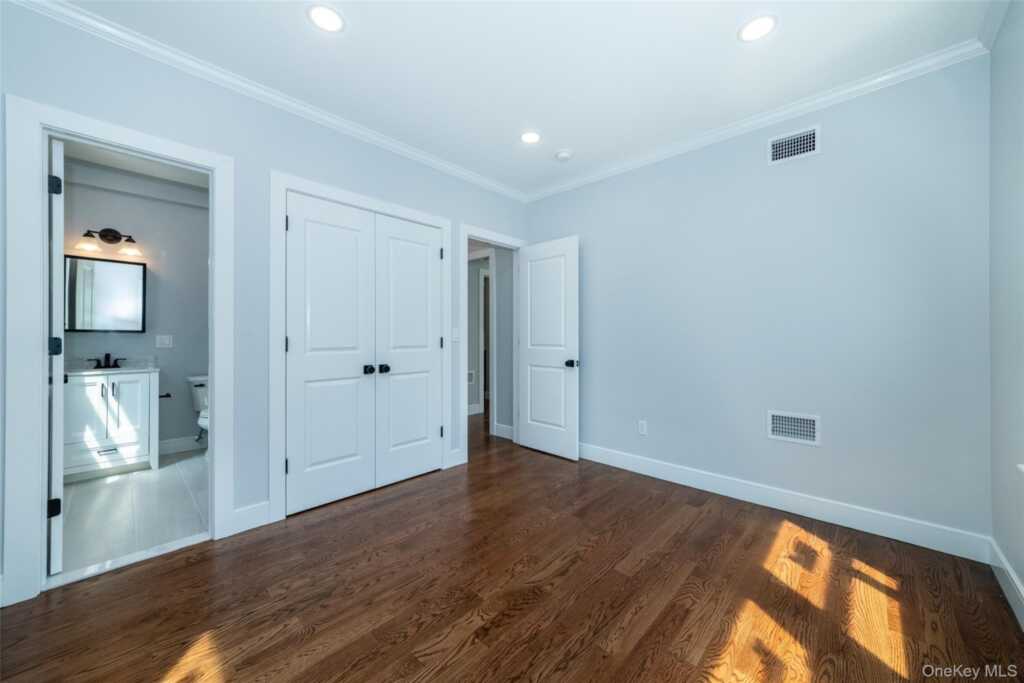 19 Beverly Road, New Rochelle, NY 10804 - Photo 17 of 40