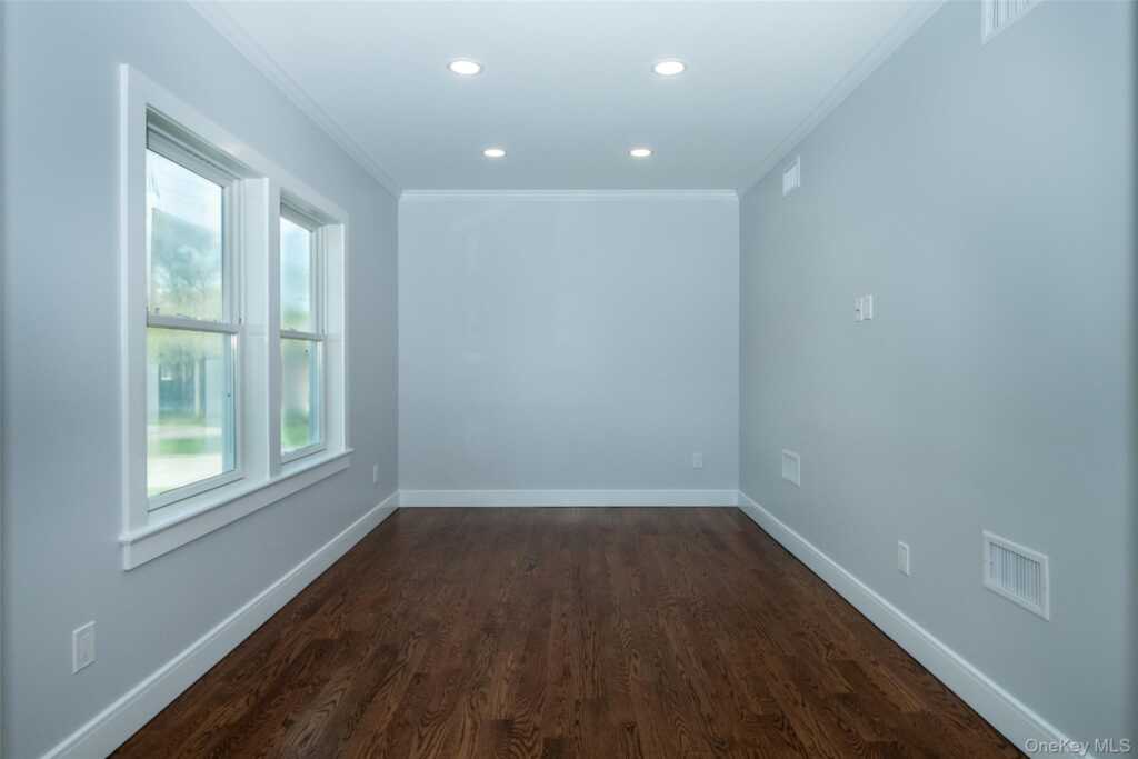 19 Beverly Road, New Rochelle, NY 10804 - Photo 19 of 40