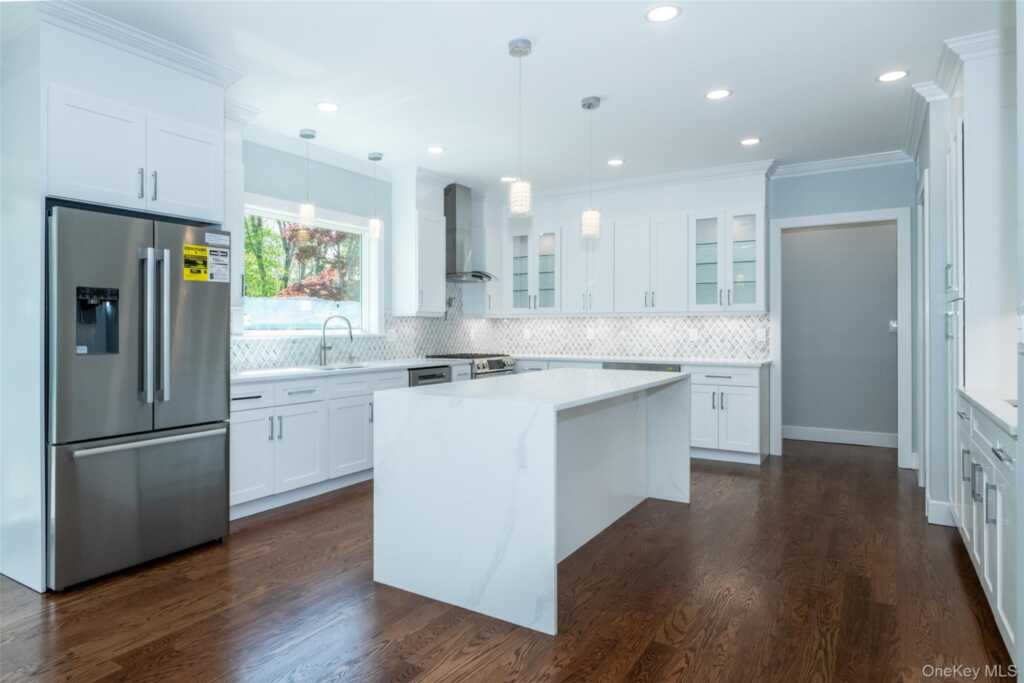 19 Beverly Road, New Rochelle, NY 10804 - Photo 2 of 40
