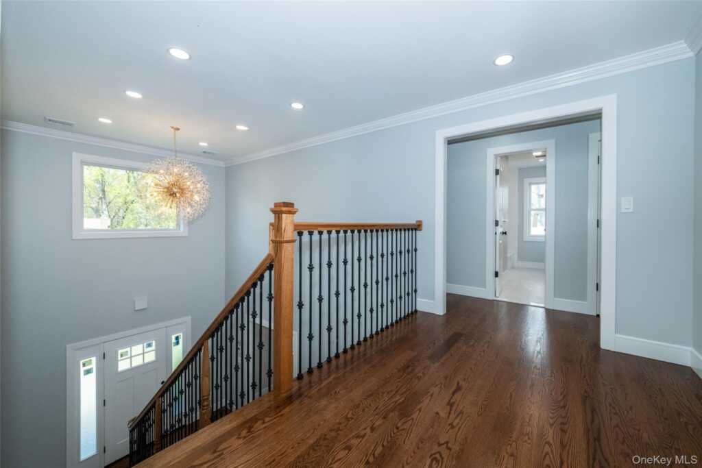 19 Beverly Road, New Rochelle, NY 10804 - Photo 23 of 40