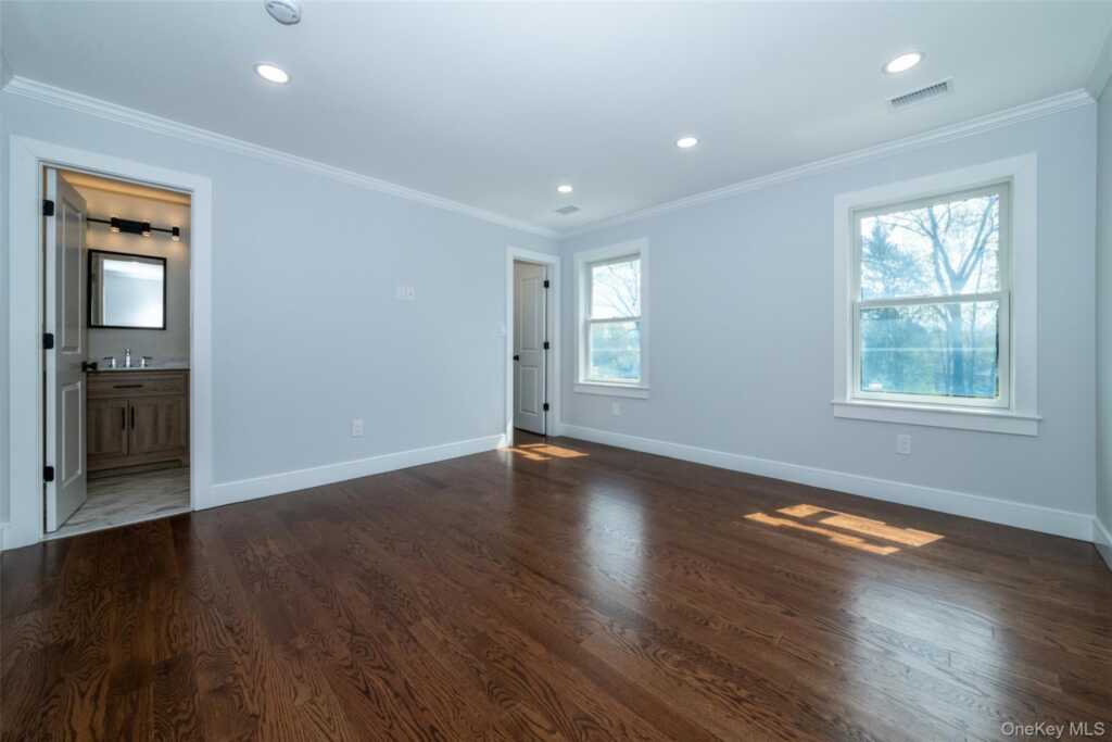 19 Beverly Road, New Rochelle, NY 10804 - Photo 24 of 40